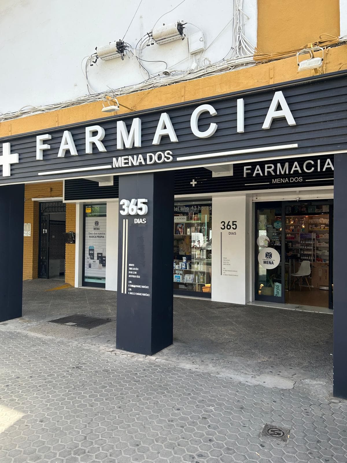 Farmacia Mena Dos  C.B.