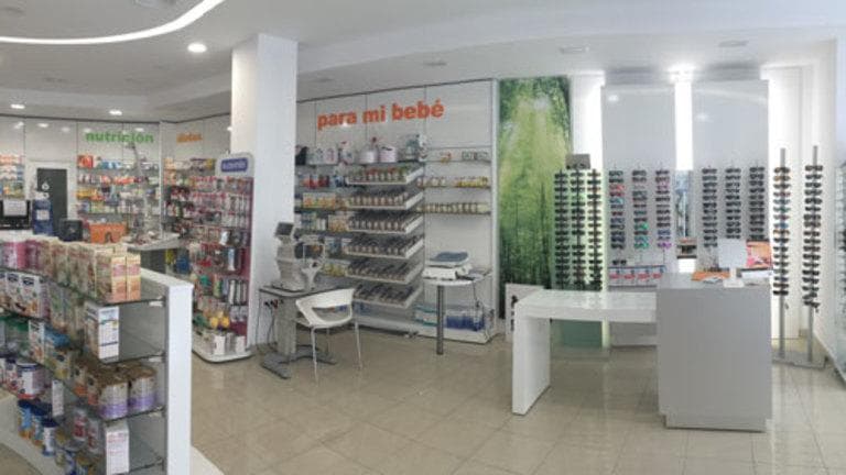 Farmacia Central Pinos Puente — foto 2